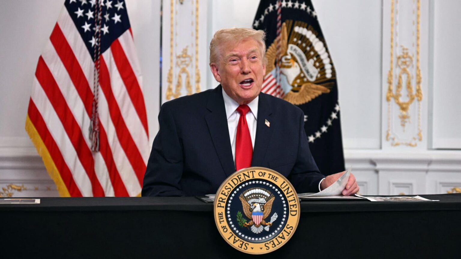 ソーシャル ネットワークは 5 年間、電子メール アカウントは 10 年間です。米国に入国するには、デジタル履歴の提供が必須になりました。そうしないと、国境に送り返されます。