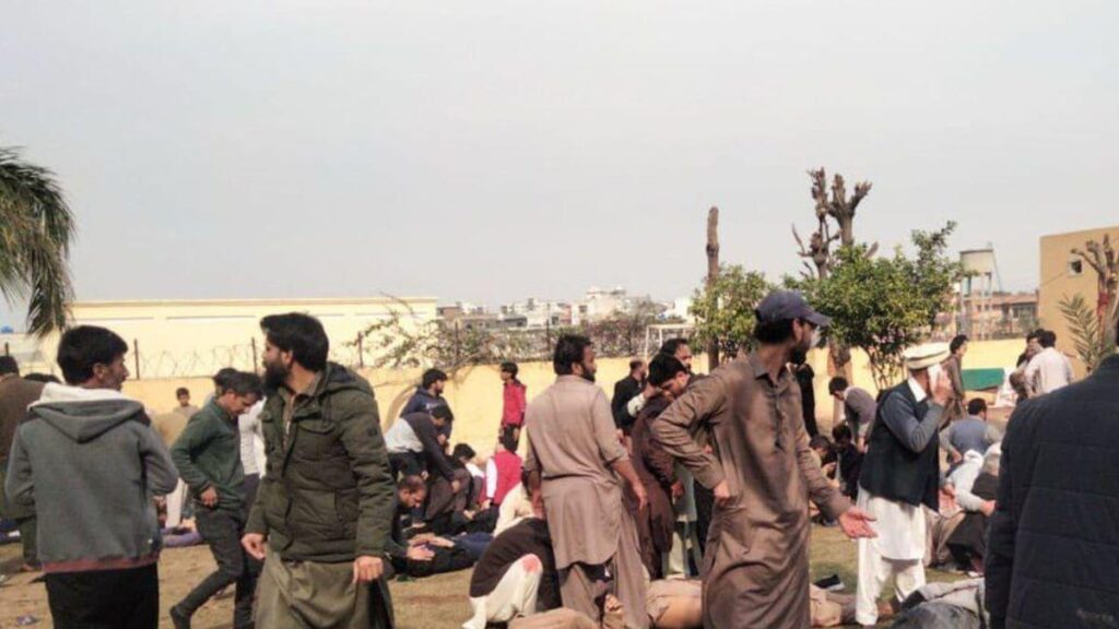 パキスタンの自爆テロ：イスラマバードの神社での自爆テロで69人死亡、169人負傷