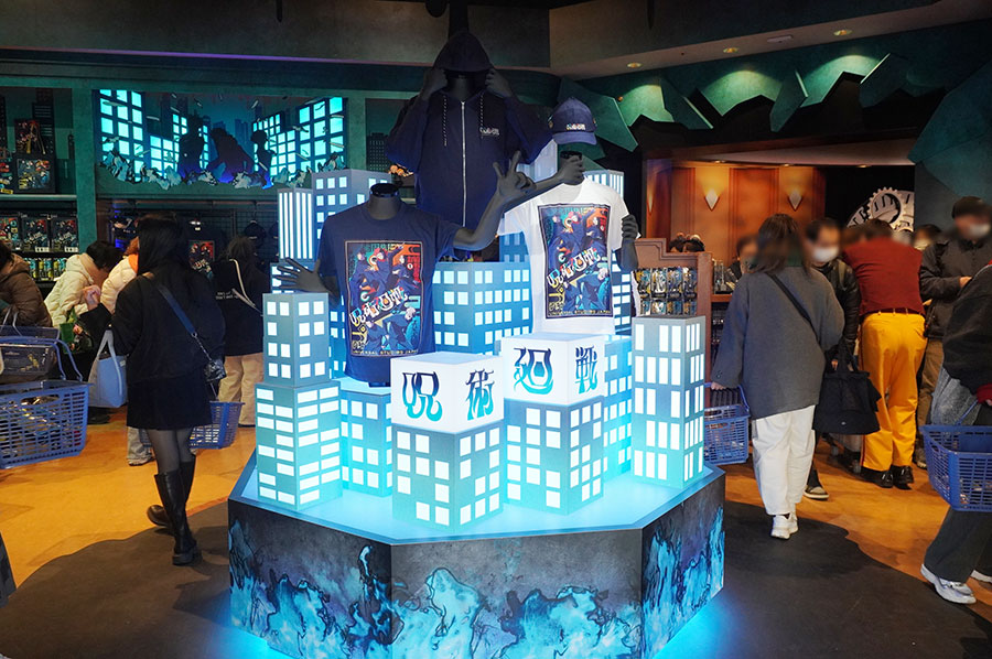 装飾も本気すぎる…見てるだけで楽しい、USJ「呪術廻戦」グッズショップ | Lmaga.jp