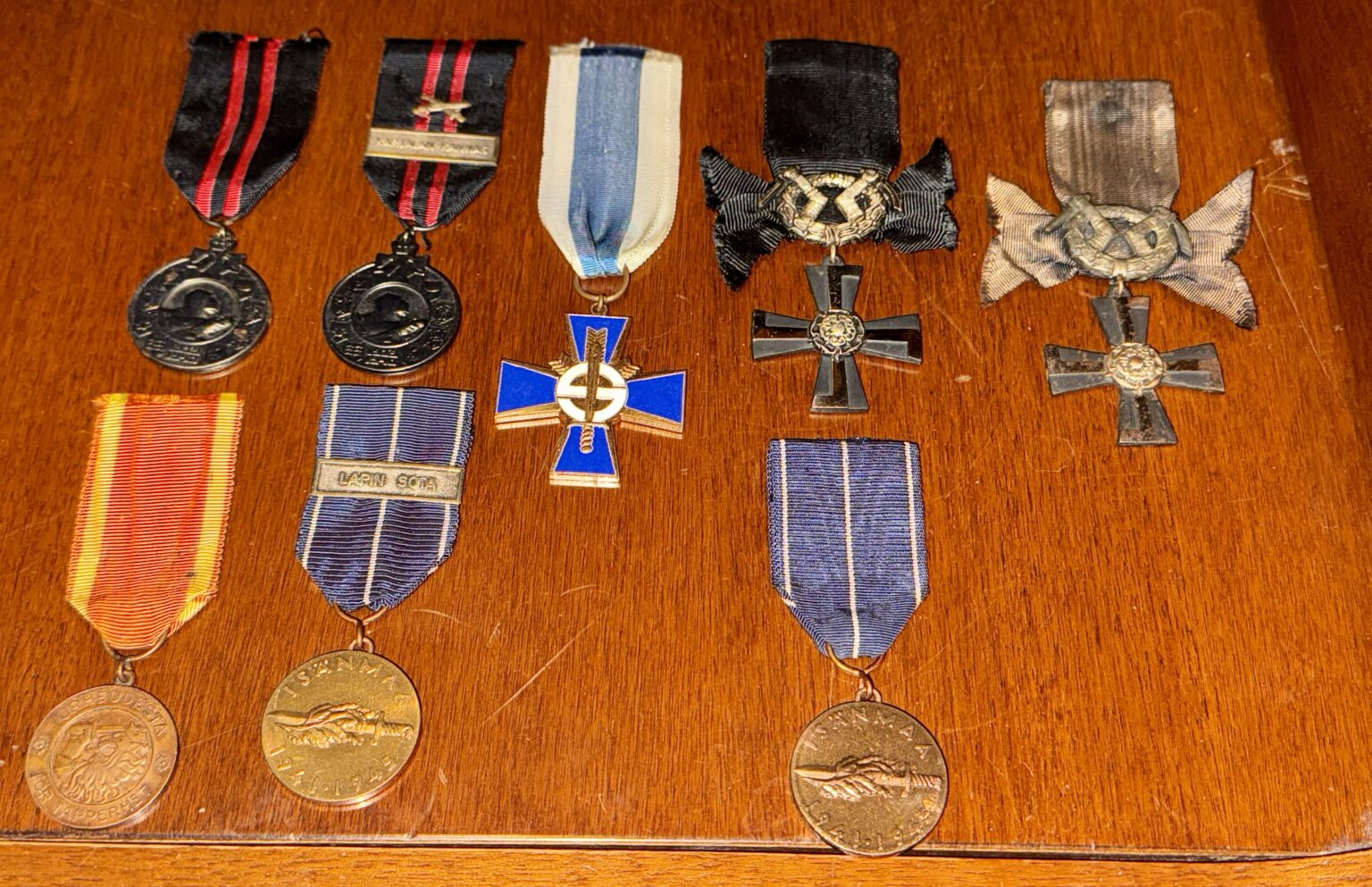 私は軍事メダルのコレクターであり、所有している冬戦争と継続戦争のフィンランドのメダルをこのコミュニティと共有したいと思いました。