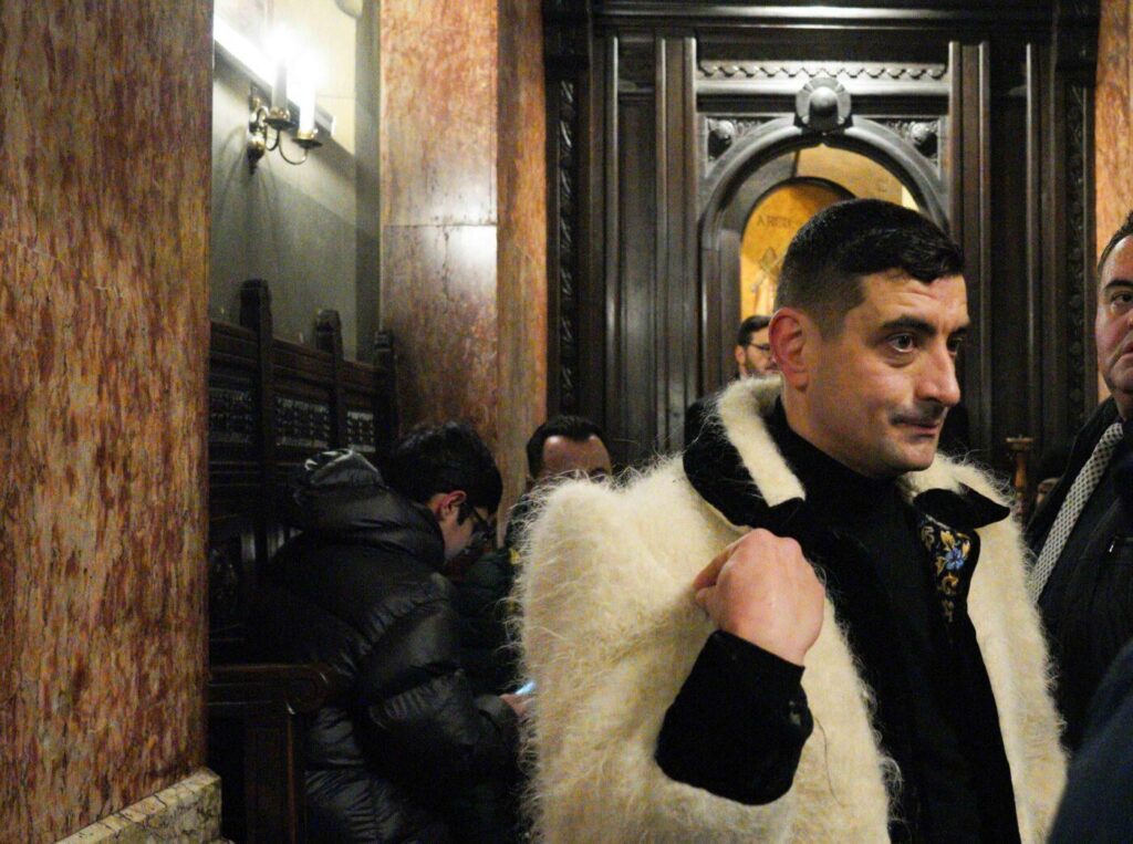 動画 「主権主義者」ジョージ・シミオン、アメリカとヨーロッパの「友人」にルーマニアの民主主義回復を懇願：「助けが必要だ」