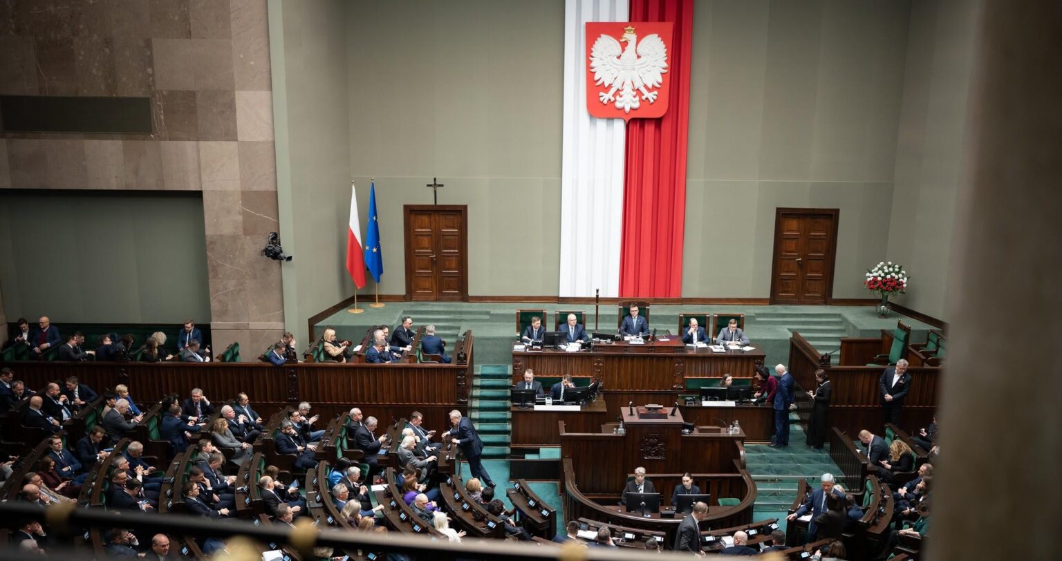 ポーランド議会、野党の批判にもかかわらず440億ユーロのEU防衛融資を承認
