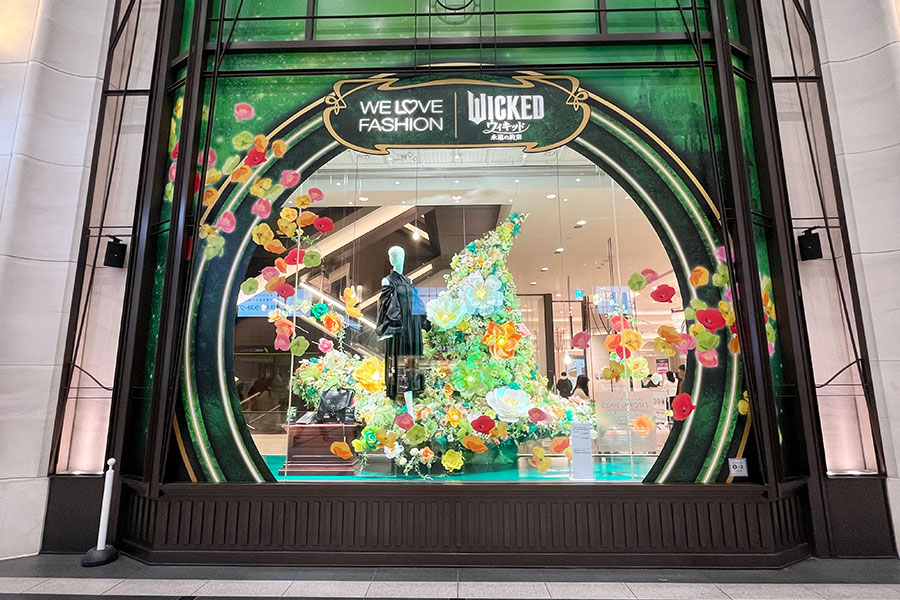 百貨店「阪急うめだ本店」のコンコースウインドー（2月18日 Lmaga.jp撮影）