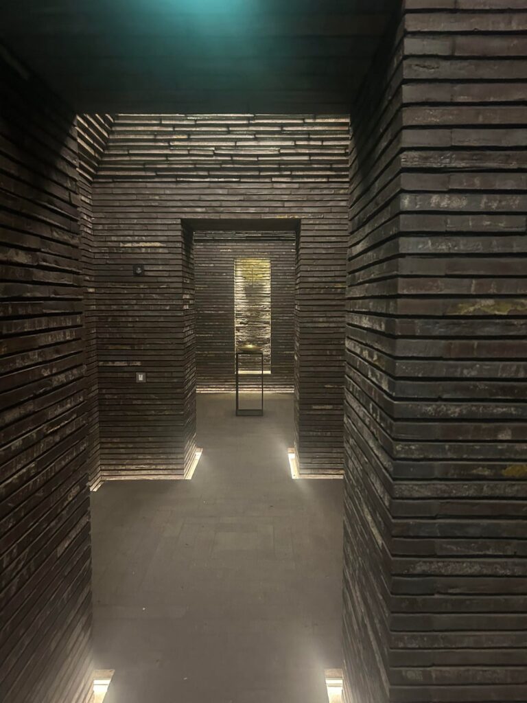 BERのサイレントルームは不気味でクール