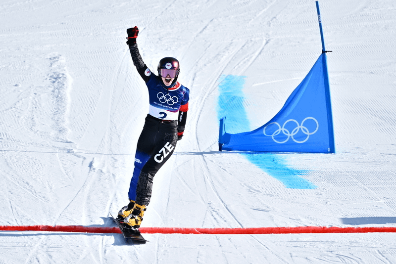 ズスカ・マデロバは金色です！エステル・レデツカは決勝でオーストリア人にリベンジを果たした。🥇