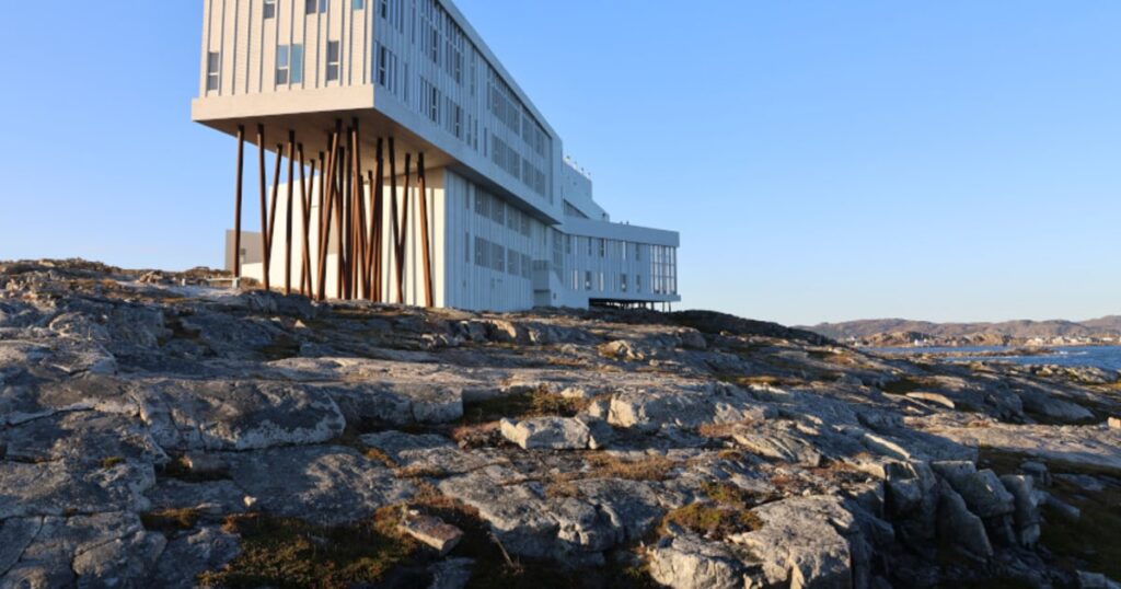 タラが消えた島に生まれた世界最高峰の宿。1泊28万円が地域を救うカナダ・フォーゴ島の逆転戦略(山口 由美) | FRaU the Earth タラが消えた島に生まれた世界最高峰の宿。1泊28万円が地域を救うカナダ・フォーゴ島の逆転戦略(山口 由美) | FRaU the Earth