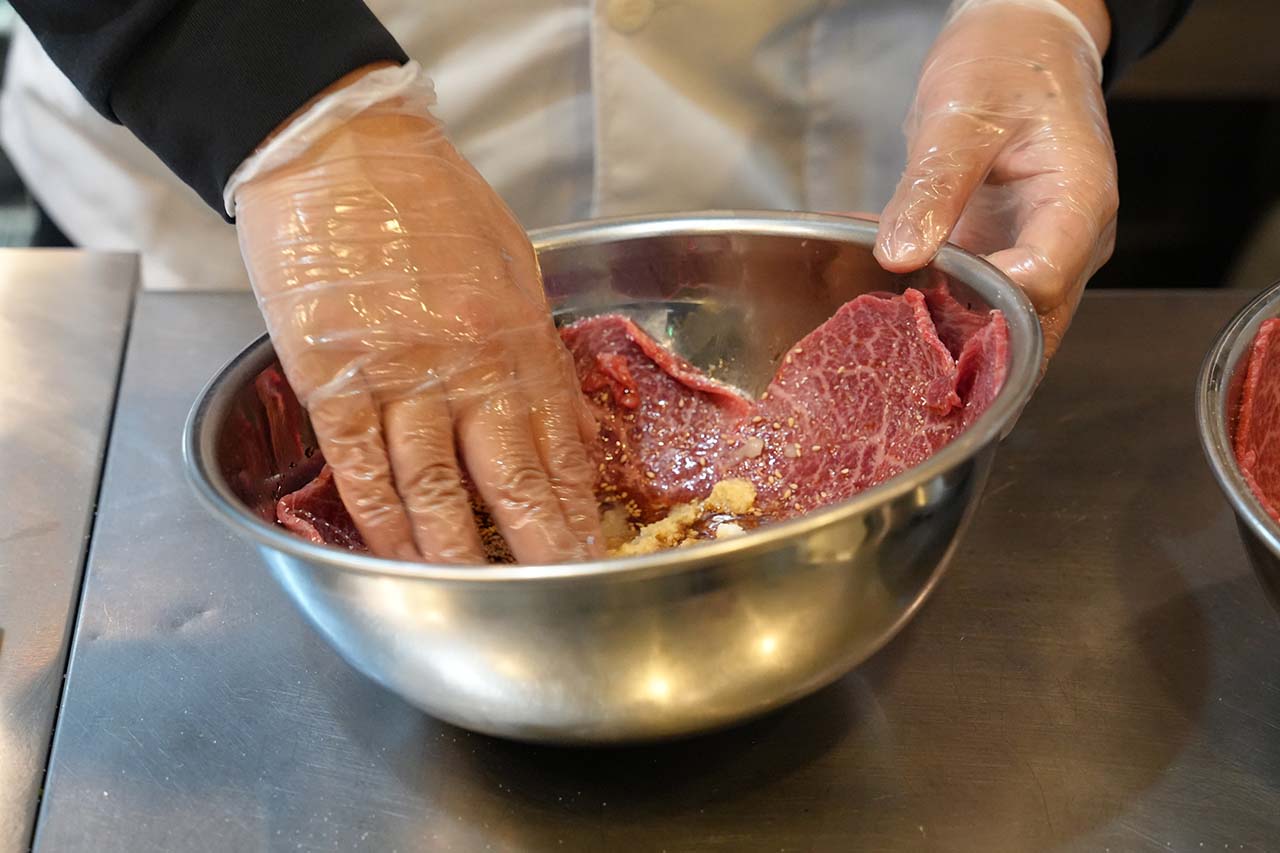 栃木発・昭和の”町焼肉”が沖縄へ初上陸！タイムスリップ焼肉『焼肉・スタミナ料理 あきた苑』（那覇市）