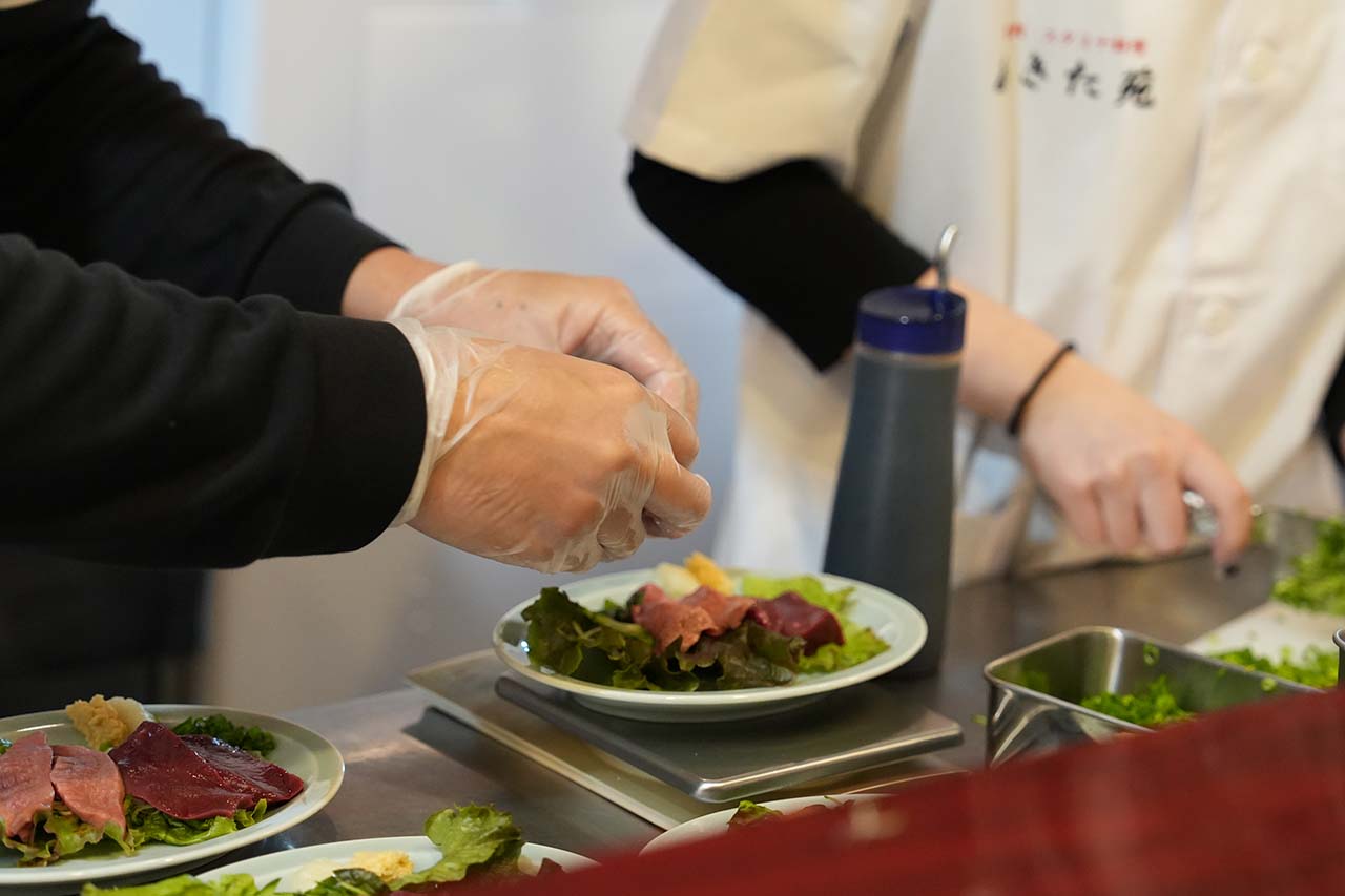 栃木発・昭和の”町焼肉”が沖縄へ初上陸！タイムスリップ焼肉『焼肉・スタミナ料理 あきた苑』（那覇市）