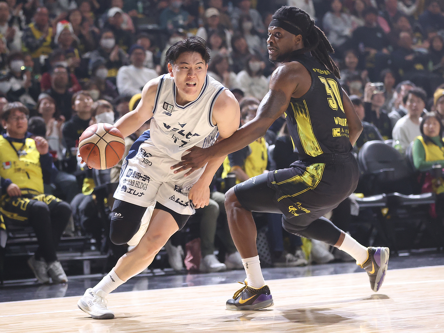 大逆転劇で連勝の長崎ヴェルカ、劣勢のチームを支え続けた山口颯斗の奮闘「コートの中にいるメンバーで踏ん張れたのが大きい」 | バスケットボール総合情報サイト バスケットカウント BASKET COUNT