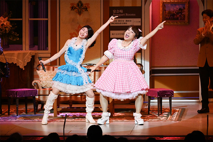 吉本新喜劇にサプライズ登場したはるな愛、望月春希（2月20日 Lmaga.jp撮影）