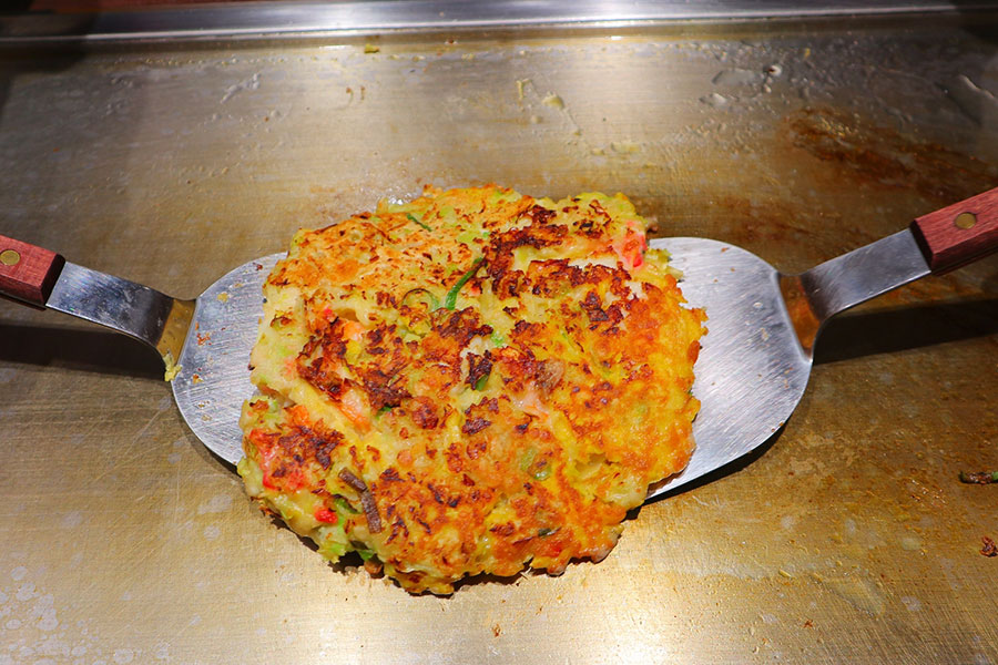 自分で焼く醍醐味は「返し」の瞬間