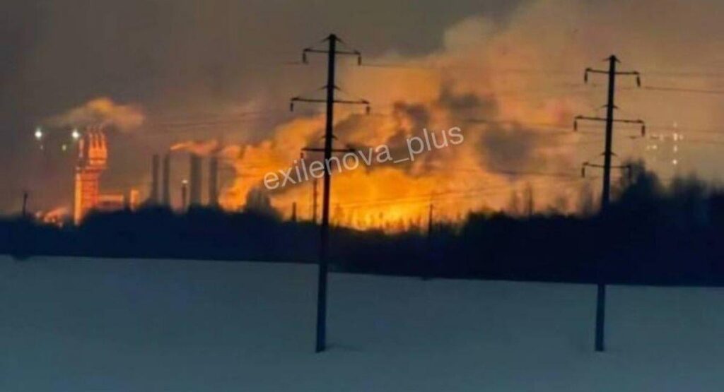 ウクライナの強力な攻撃で爆発物を生産するロシアのドロゴブージ化学工場が大被害