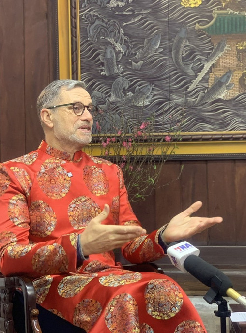 フランス大使とベトナムの新年 z7535484938333-7cb372bb4d587a34f4a276309427577f-6298.jpg