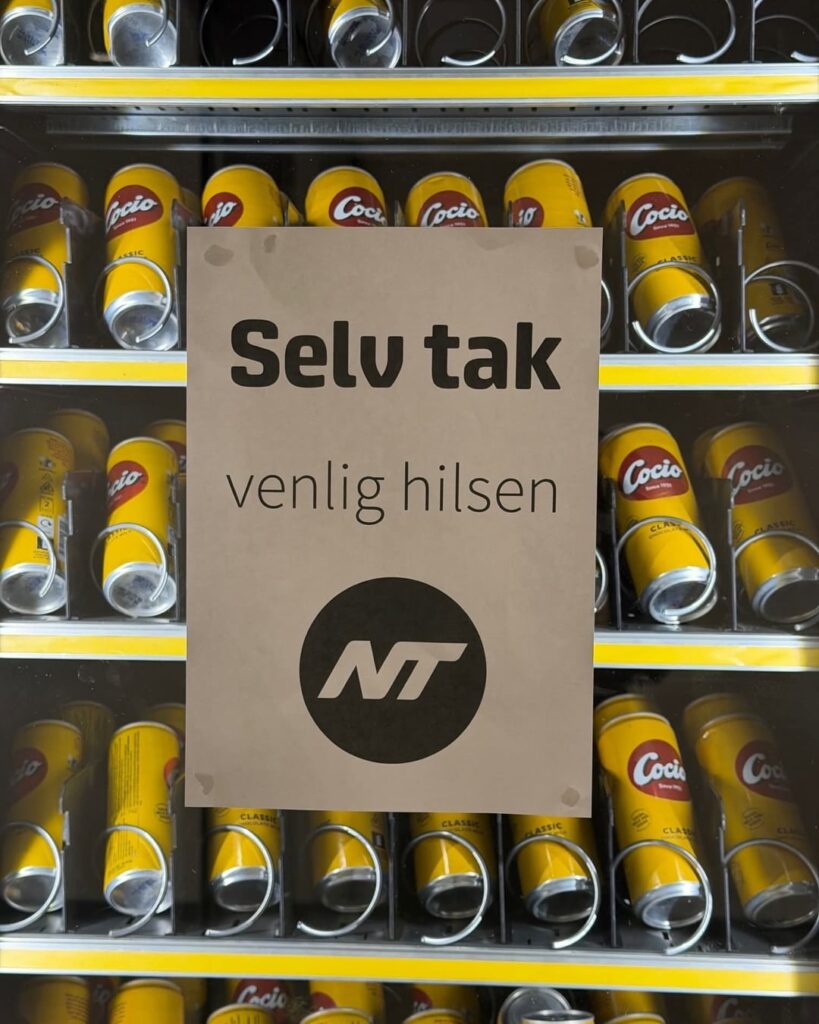 Nordjyllands Trafikselskab は、バスが 10 分以上遅れた場合、乗客に無料の Cocio を配布します。