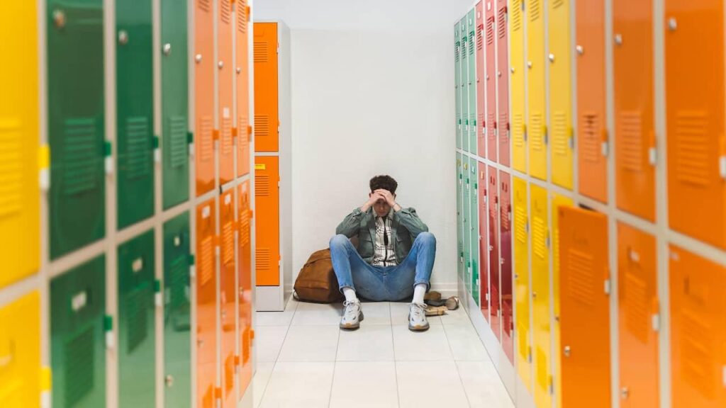 いじめがどのように深い痕跡を残すのか: 「あなたはそれを感じ、匂いを嗅ぎ続ける」