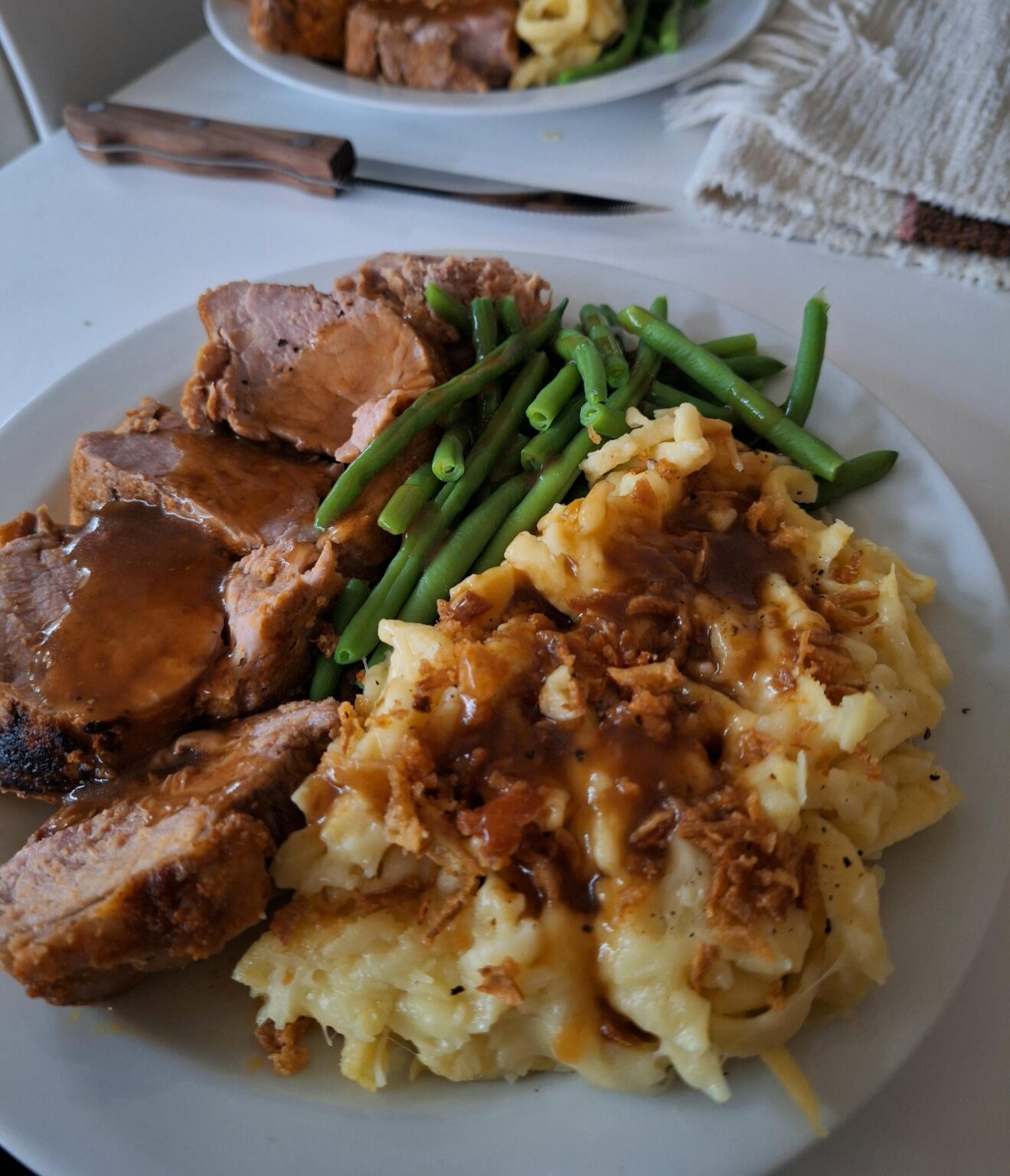 ドイツが恋しいフィンランド人女子として昨晩の夕食に作ったもの：豚ロース肉とインゲンを添えたケーゼシュペッツレ