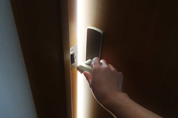 沖縄1万7700人が引きこもり、3年で3900人増 22年度推計 県議会