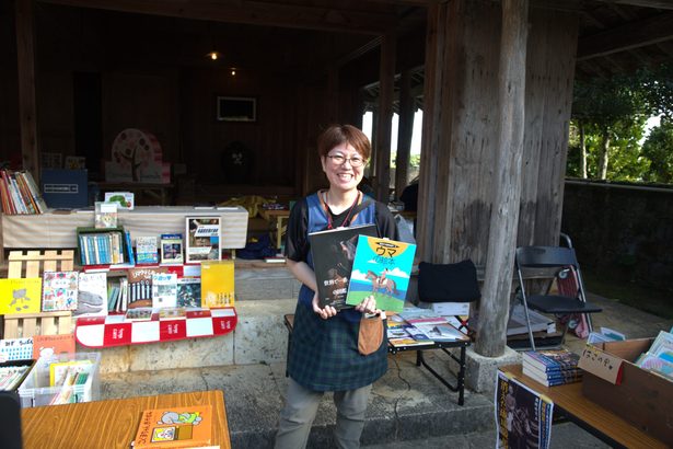 本屋ゼロの村に「移動書店」司書・仲村さん、地元・宜野座で開業　沖縄