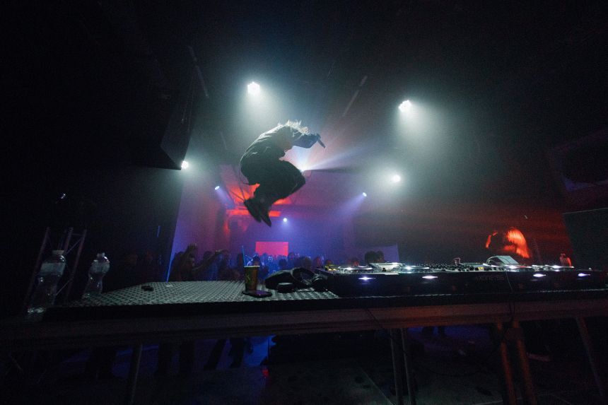 ハルキウでナイトクラブを経営するアントン・ナザルコさんは「パーティーのエネルギーが増した」と話す/Anton Nazarko