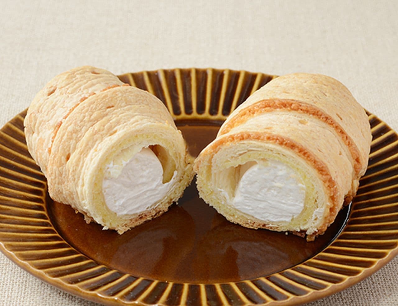 ローソン「パイコロネ 北海道産牛乳入りホイップクリーム」