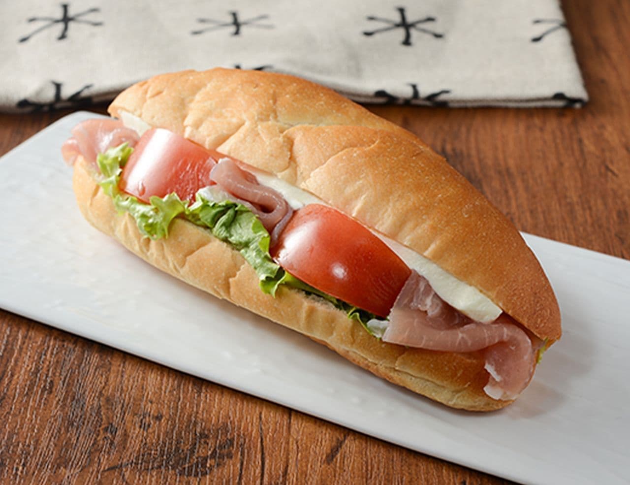 ローソン「ROLLサンド 生ハムマスカルポーネ」