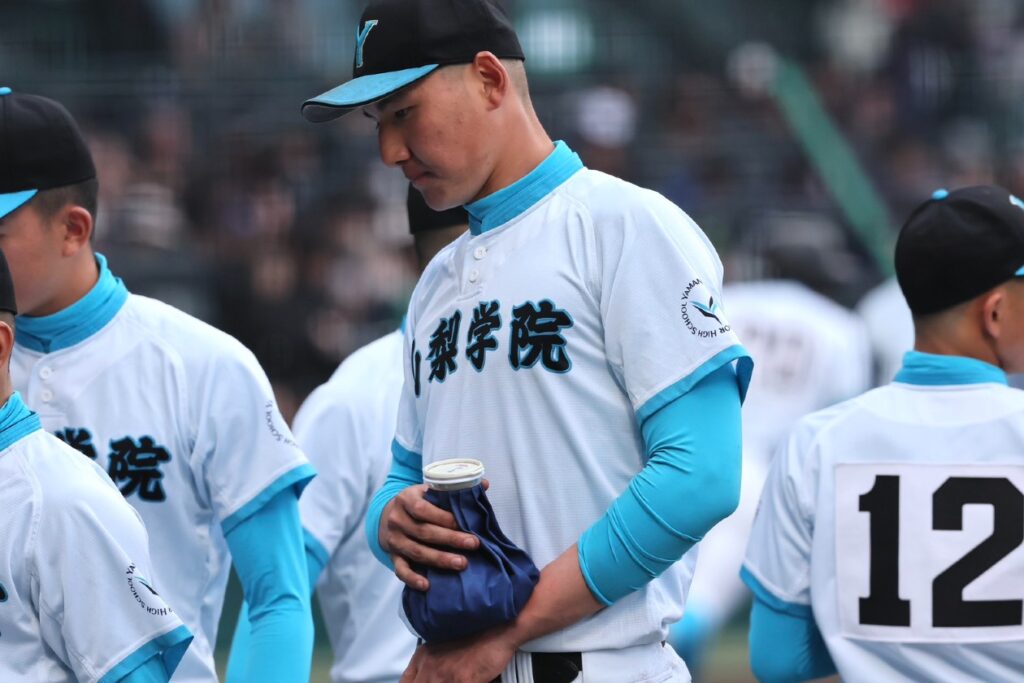 山梨学院・菰田陽生は｢左手首付近の骨折｣、優勝候補に激震…初戦に走者と交錯して負傷交代【センバツ】｜記事一覧 - 高校野球ドットコム
