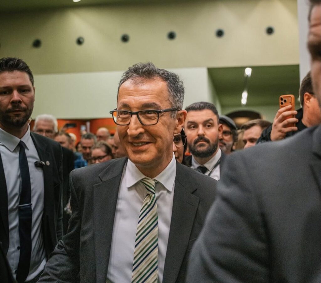 ジェム・オズデミル氏がドイツのバーデン・ヴュルテンベルク州の首相に選出された。彼はドイツ初のトルコ系首相となる。