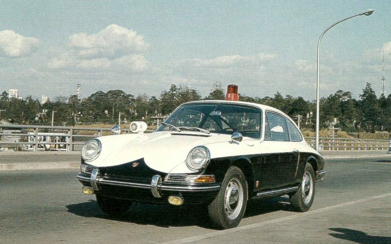 東京高速道路KK線に高倉健氏の「356」や神奈川県警の「912パトカー」など空冷ポルシェが集結 - Car Watch