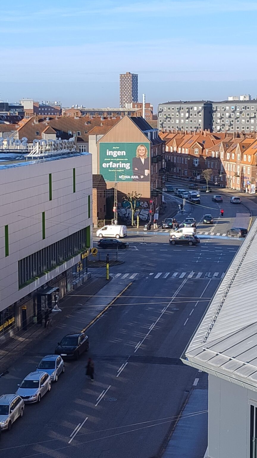 モナ・ジュールには経験がありません