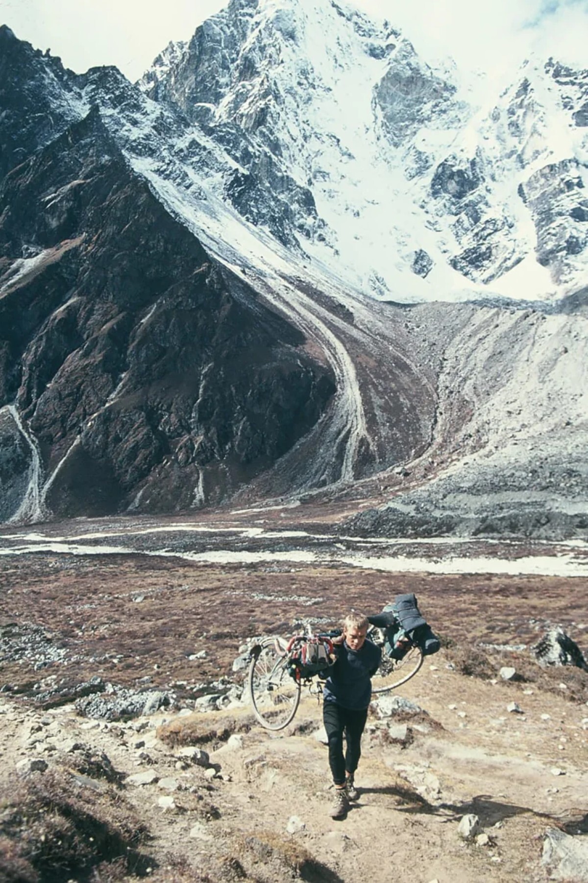 フィル・ハーグリーブスさんは、ネパールのエベレストベースキャンプに到達した最初のサイクリストの1人だった/Courtesy Jamie Hargreaves