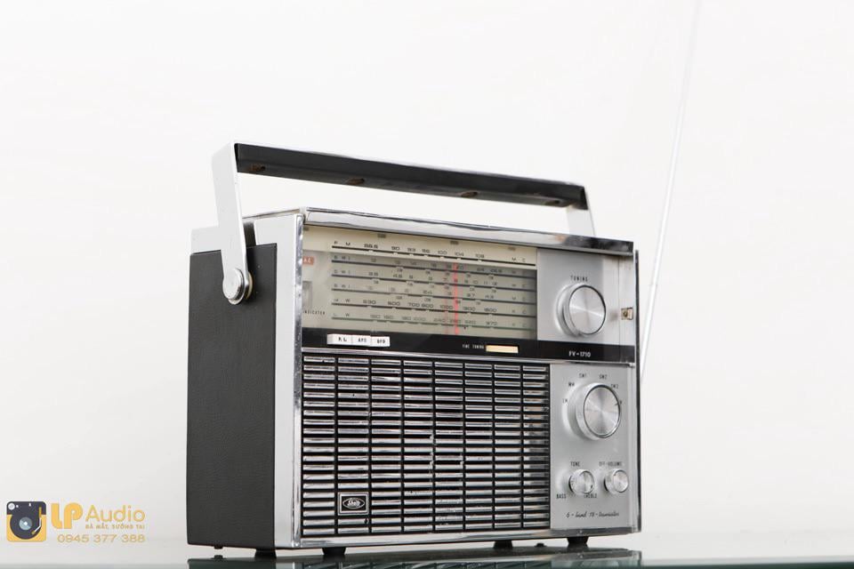 リガで古いラジオを修理してくれる場所を知っている人はいますか?