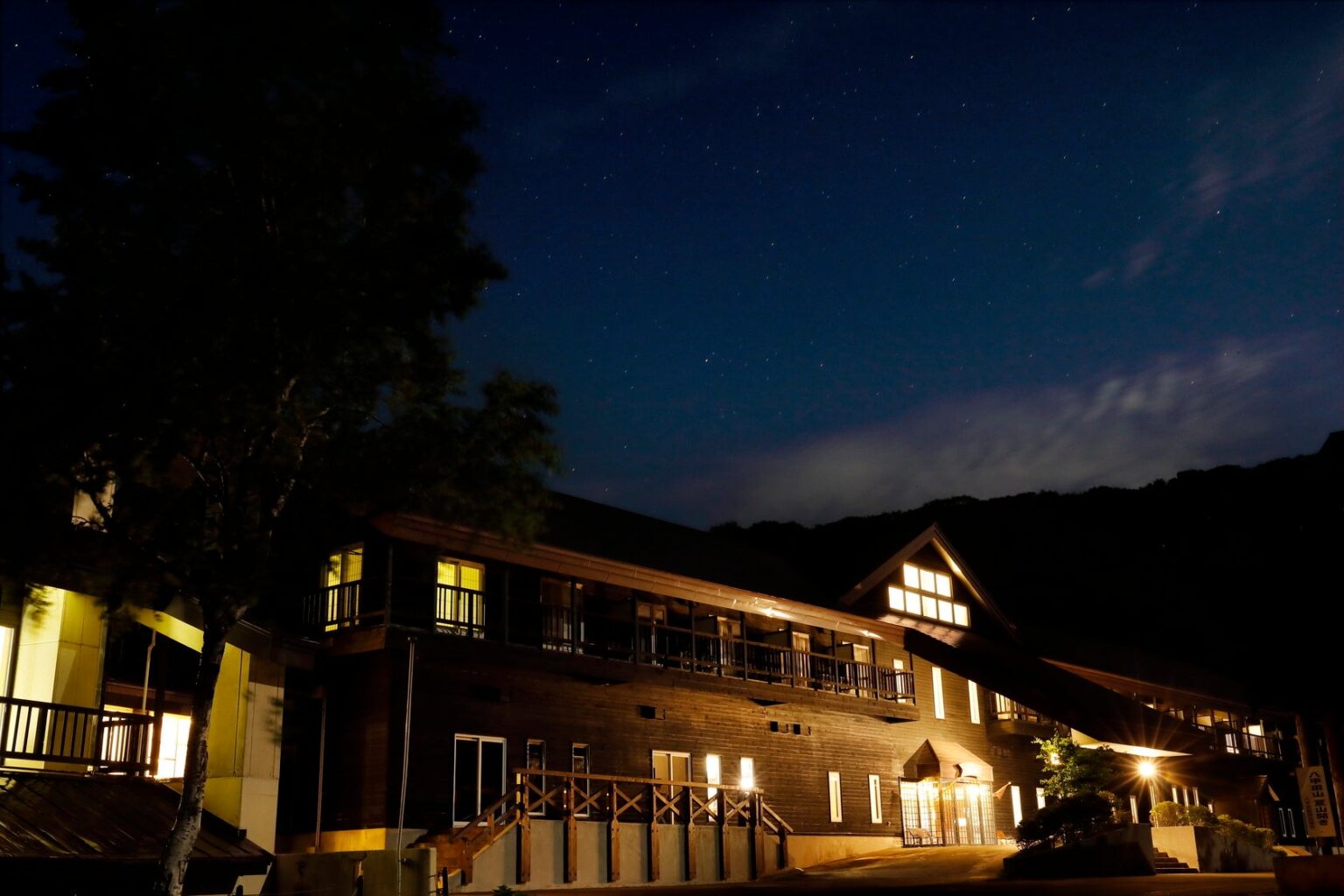 【青森 HOTEL Jogakura】“東北最速の紅葉”八甲田山の中に泊まる。日帰りでは出会えない紅葉体験、HOTEL Jogakuraが限定プランを販売開始 | 株式会社城ヶ倉観光のプレスリリース