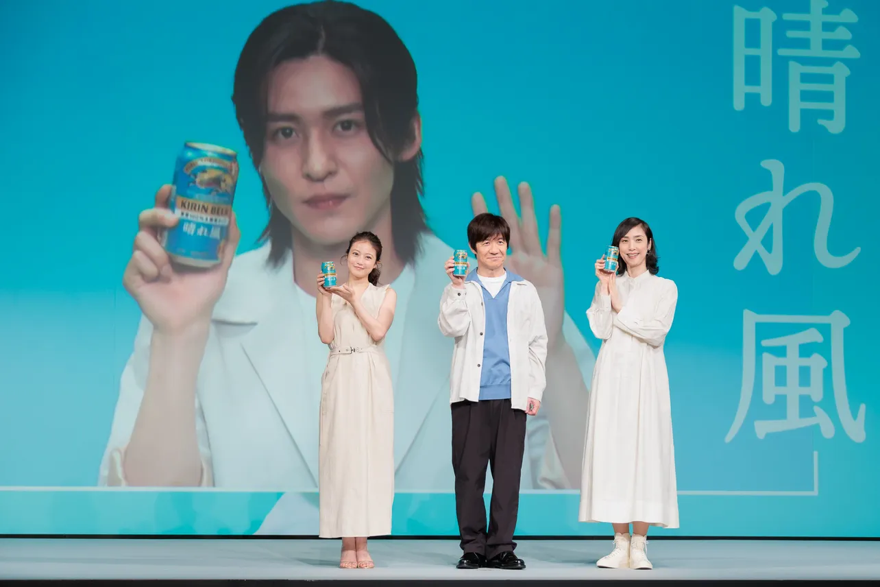 (左から)今田美桜、内村光良、天海祐希、(後ろ)目黒蓮