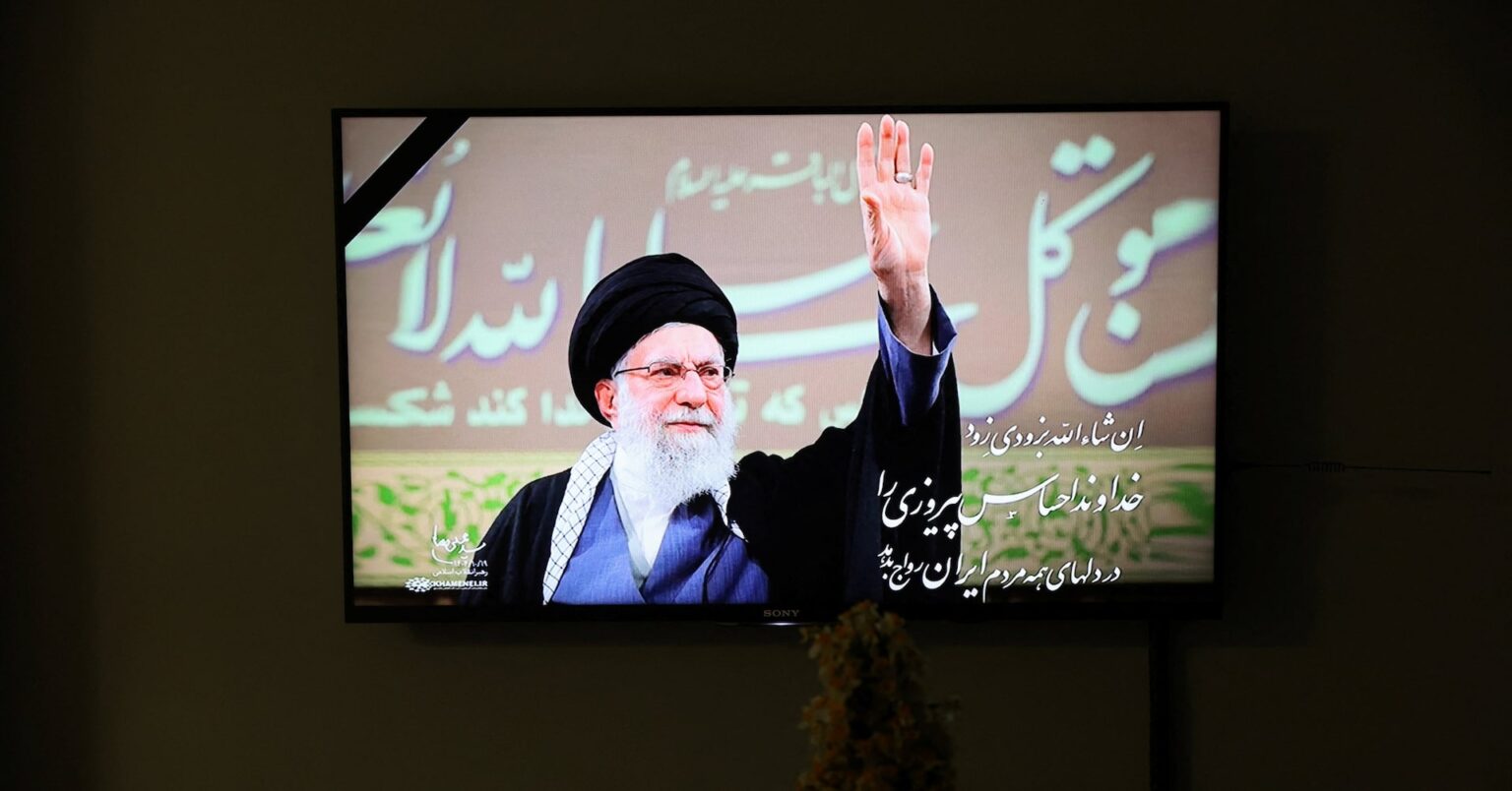 イラン最高指導者ハメネイ師が空爆で死亡、86歳 米に強硬姿勢貫く | ロイター イラン最高指導者ハメネイ師が空爆で死亡、86歳 米に強硬姿勢貫く | ロイター