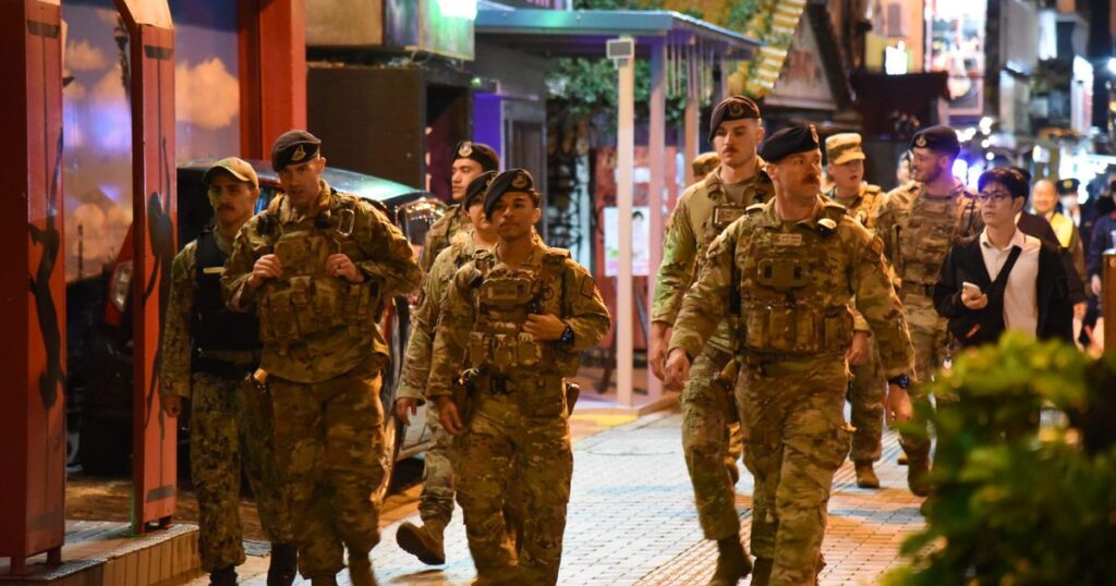 日米合同巡回　緩やかに　沖縄市　店から実施疑問視も