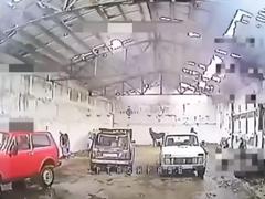 ウクライナのドローンがロシアの兵器庫に侵入…そこには馬と古い車が | Business Insider Japan