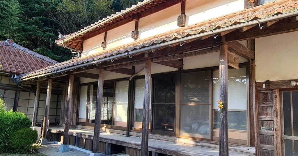 日本の「空き家」を約345万円で買った、50代オーストラリア人夫婦。退職プロジェクトとして復元を試みる | Business Insider Japan