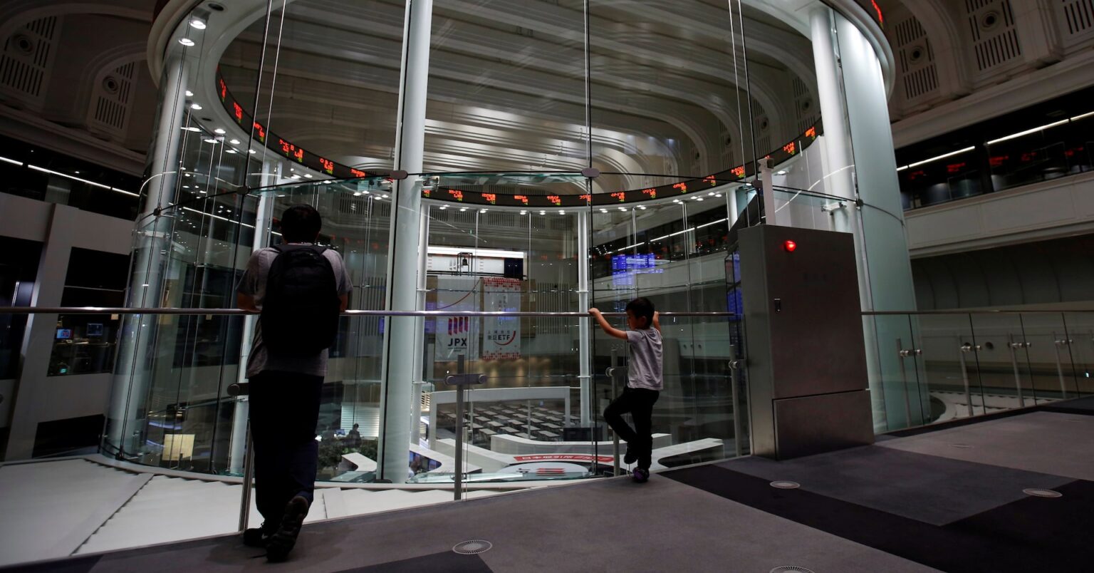 日経平均は5日ぶり反落し一時1500円超安、米イスラエルのイラン攻撃で | ロイター