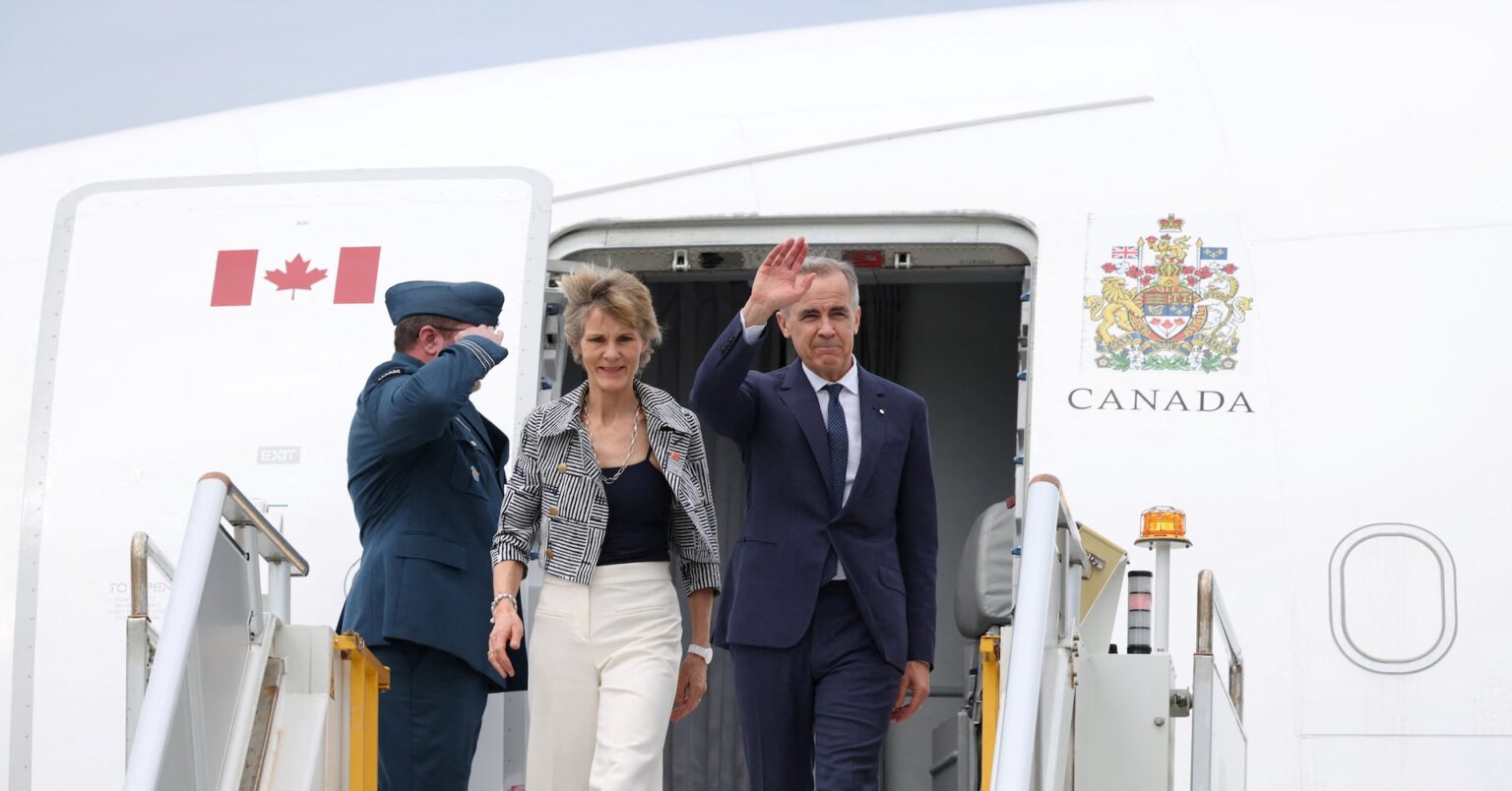 カナダ首相が豪州訪問、「ミドルパワー」連携強化へ | ロイター