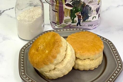 「英国展 2026」伊勢丹新宿店で、イギリス伝統の焼きたてスコーン＆薔薇香るチャイなど紅茶 - ファッションプレス