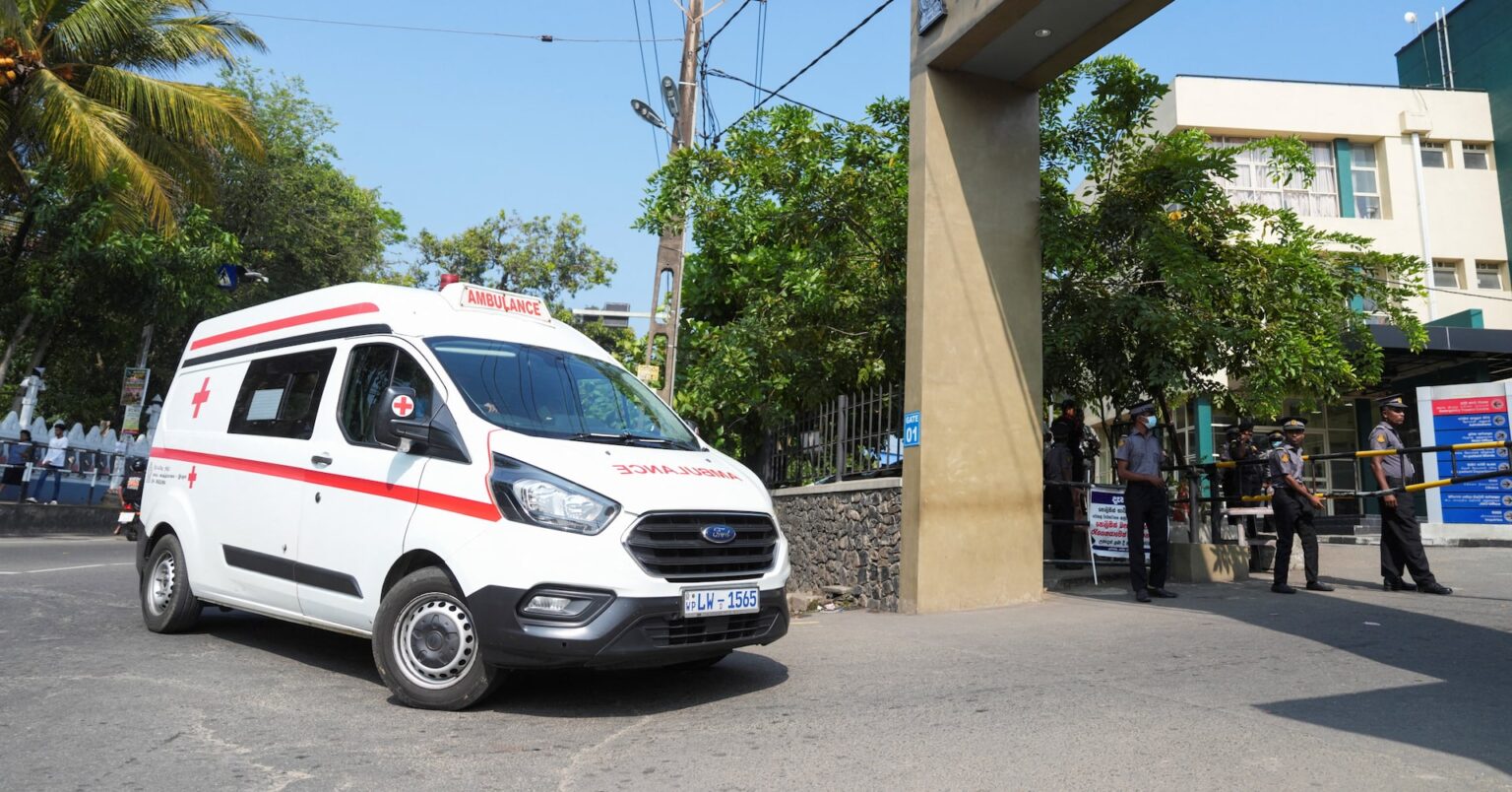 イラン軍艦がスリランカ沖で沈没、米潜水艦が攻撃　少なくとも80人死亡か | ロイター