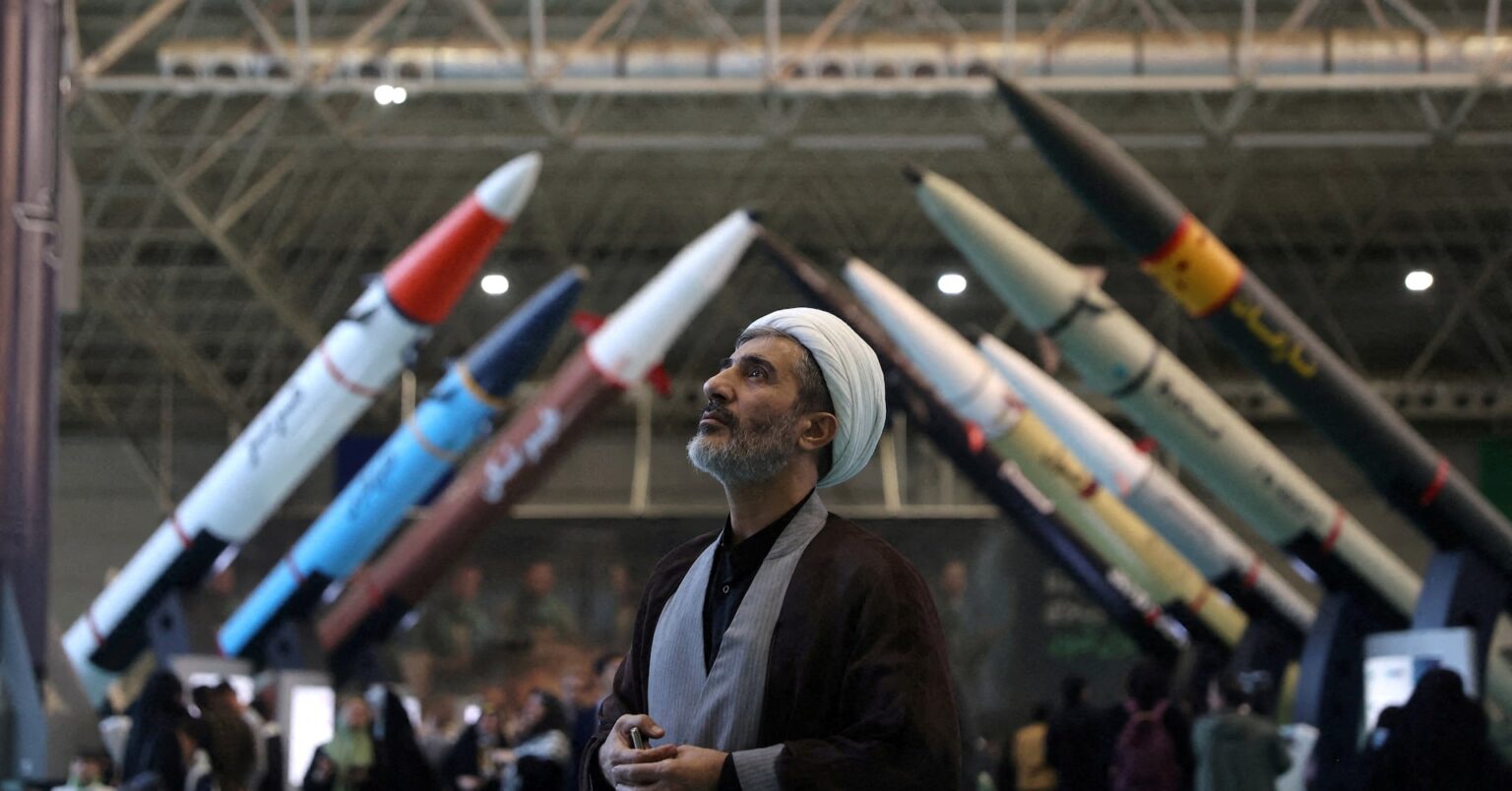 アングル：イラン革命防衛隊、指導部壊滅でも事前の権限移譲で支配力強化か | ロイター