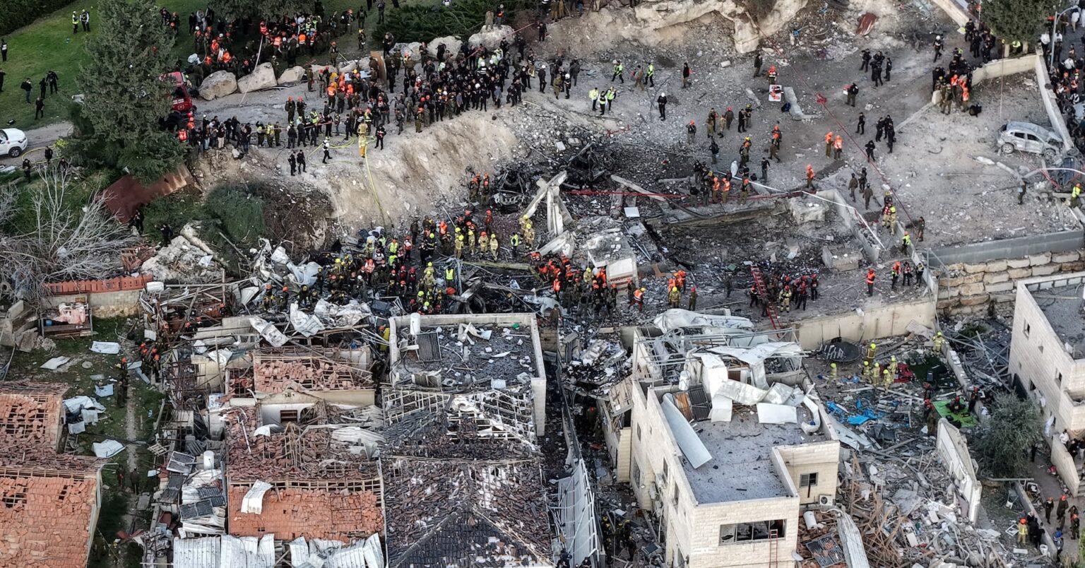 イスラエル、イラン作戦第2段階　地下ミサイル基地を攻撃＝情報筋 | ロイター