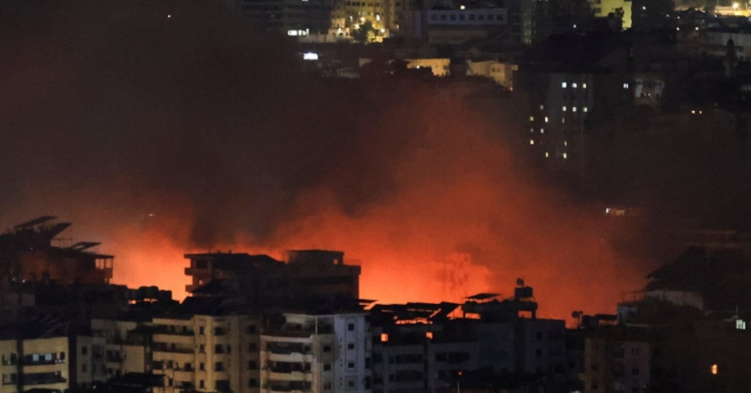 イスラエル、ヒズボラ排除へベイルート空爆継続　レバノン死者217人に | ロイター