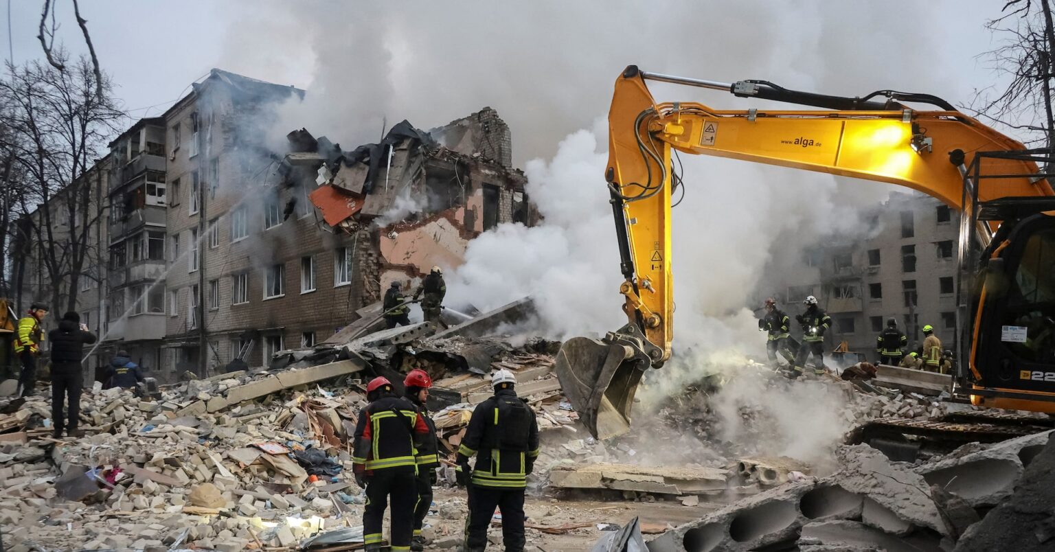 ロシアがドローン・ミサイル攻撃、ハルキウで少なくとも10人死亡 | ロイター