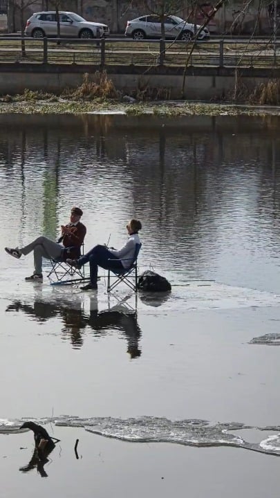 新しい公共交通機関がタルトゥに追加されました - Emajõe アイスボート