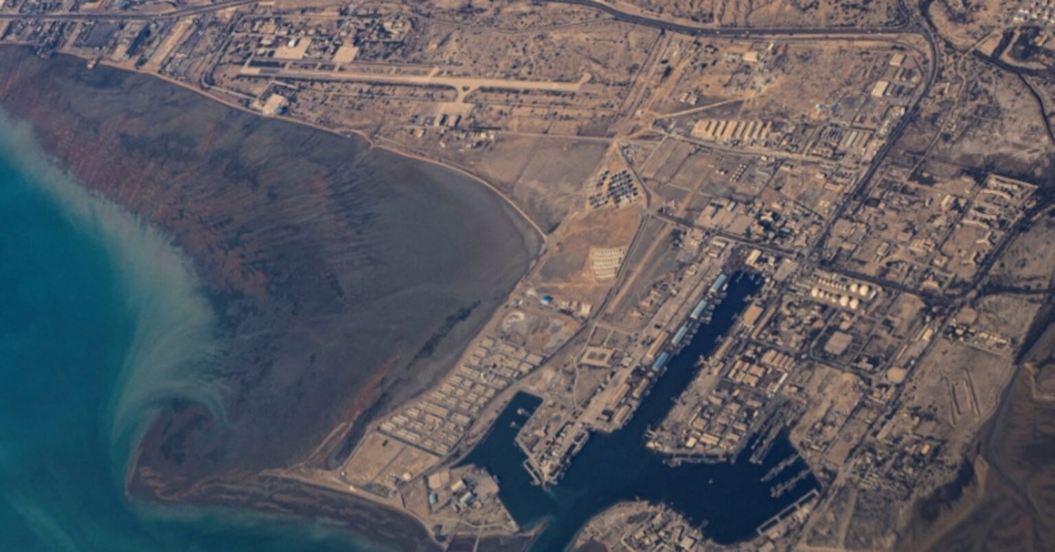 イラク原油生産7割減、ホルムズ海峡封鎖で＝関係筋 | ロイター