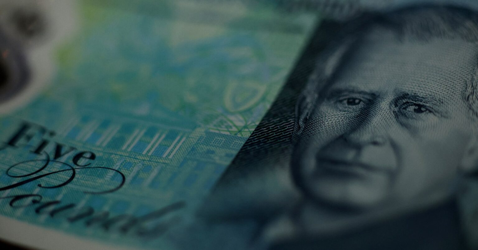 英国債と英ポンドが急落、年内利上げを織り込み直す | ロイター