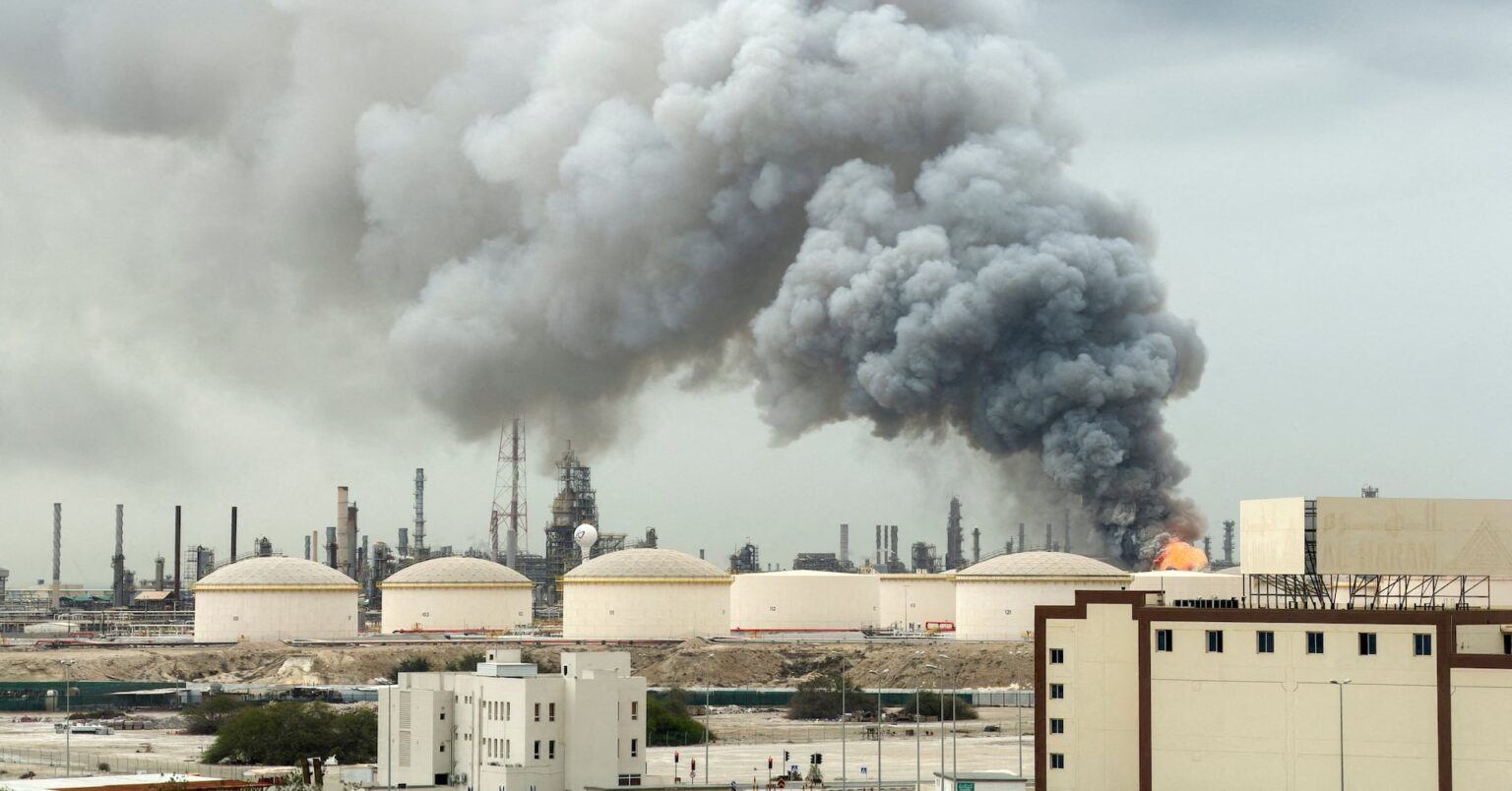 焦点：イランの狙いは「消耗戦」、原油施設攻撃で経済的に欧米揺さぶる | ロイター