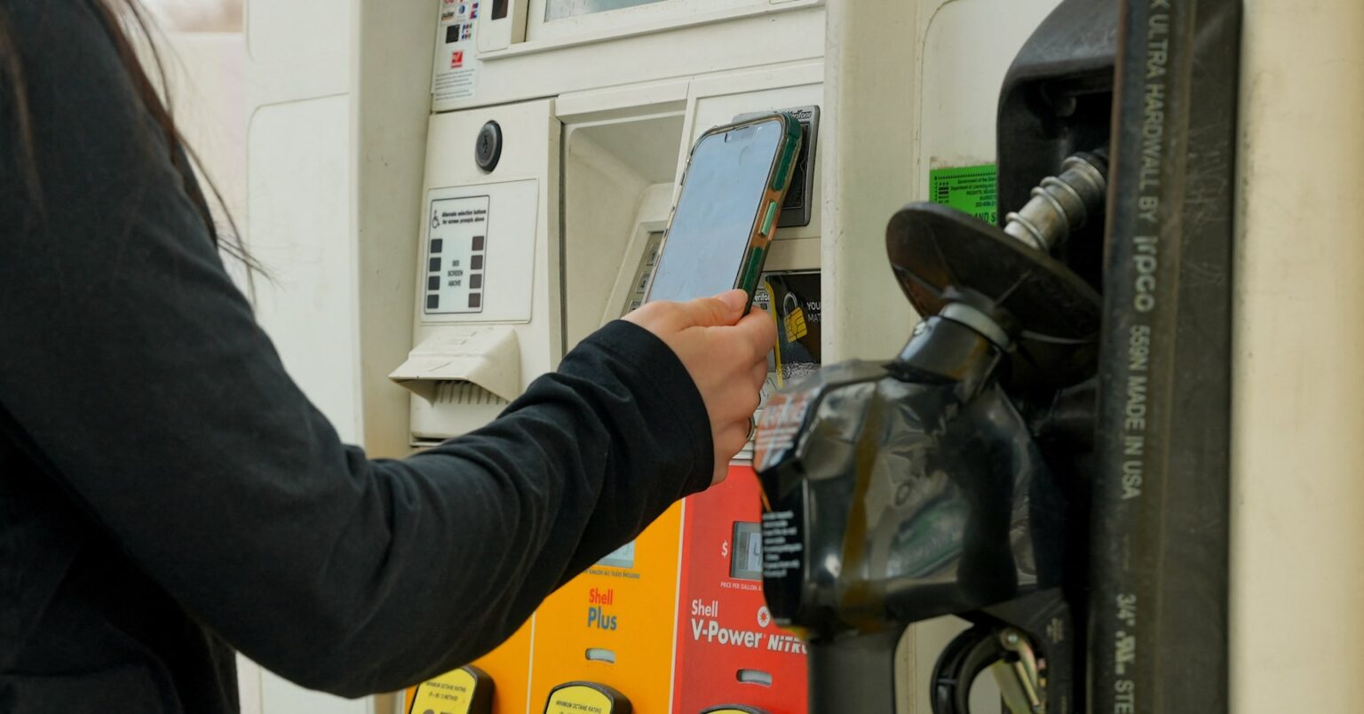 原油先物11％安、供給懸念後退も専門家は早期回復に否定的 | ロイター